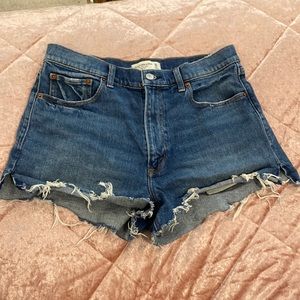 Abercrombie the mom short high rise shorts